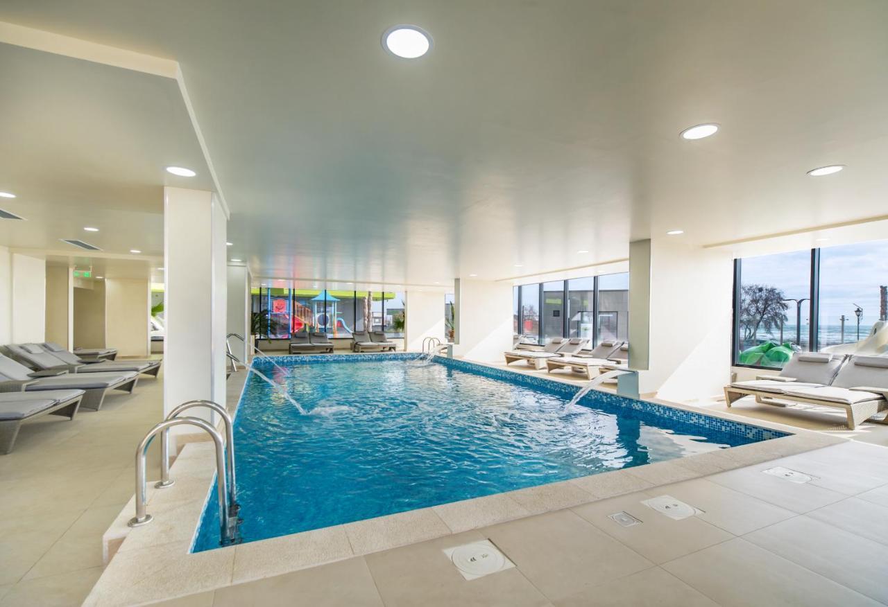 Glamour Red Apartment 22 In Spa Pool Resort Mamaia Kültér fotó