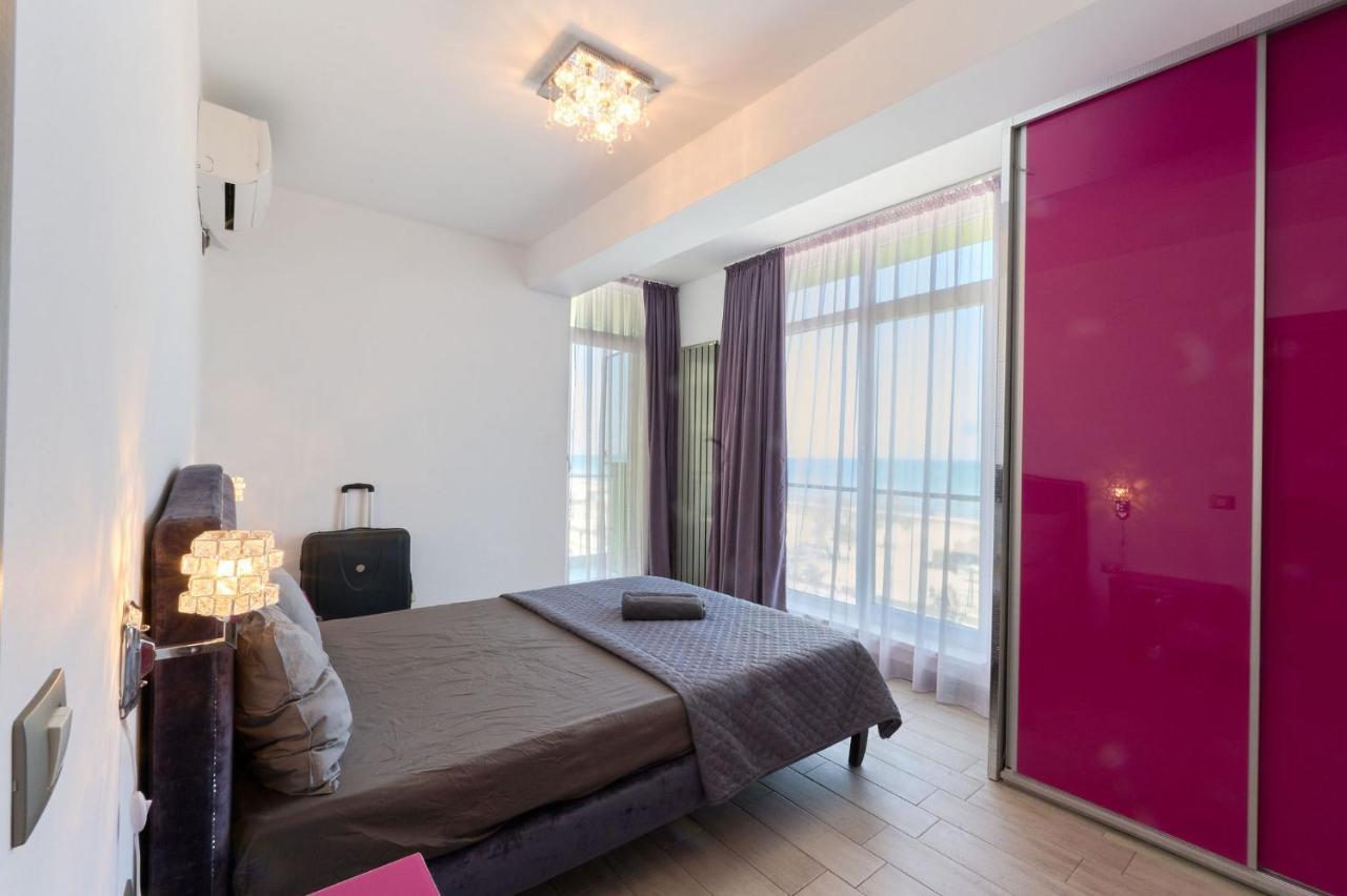 Glamour Red Apartment 22 In Spa Pool Resort Mamaia Kültér fotó