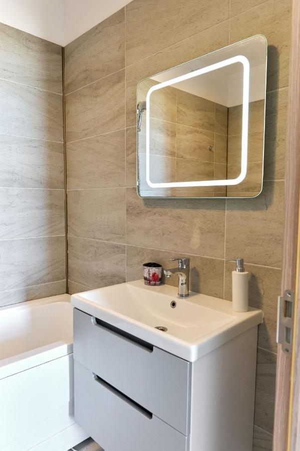 Glamour Red Apartment 22 In Spa Pool Resort Mamaia Kültér fotó