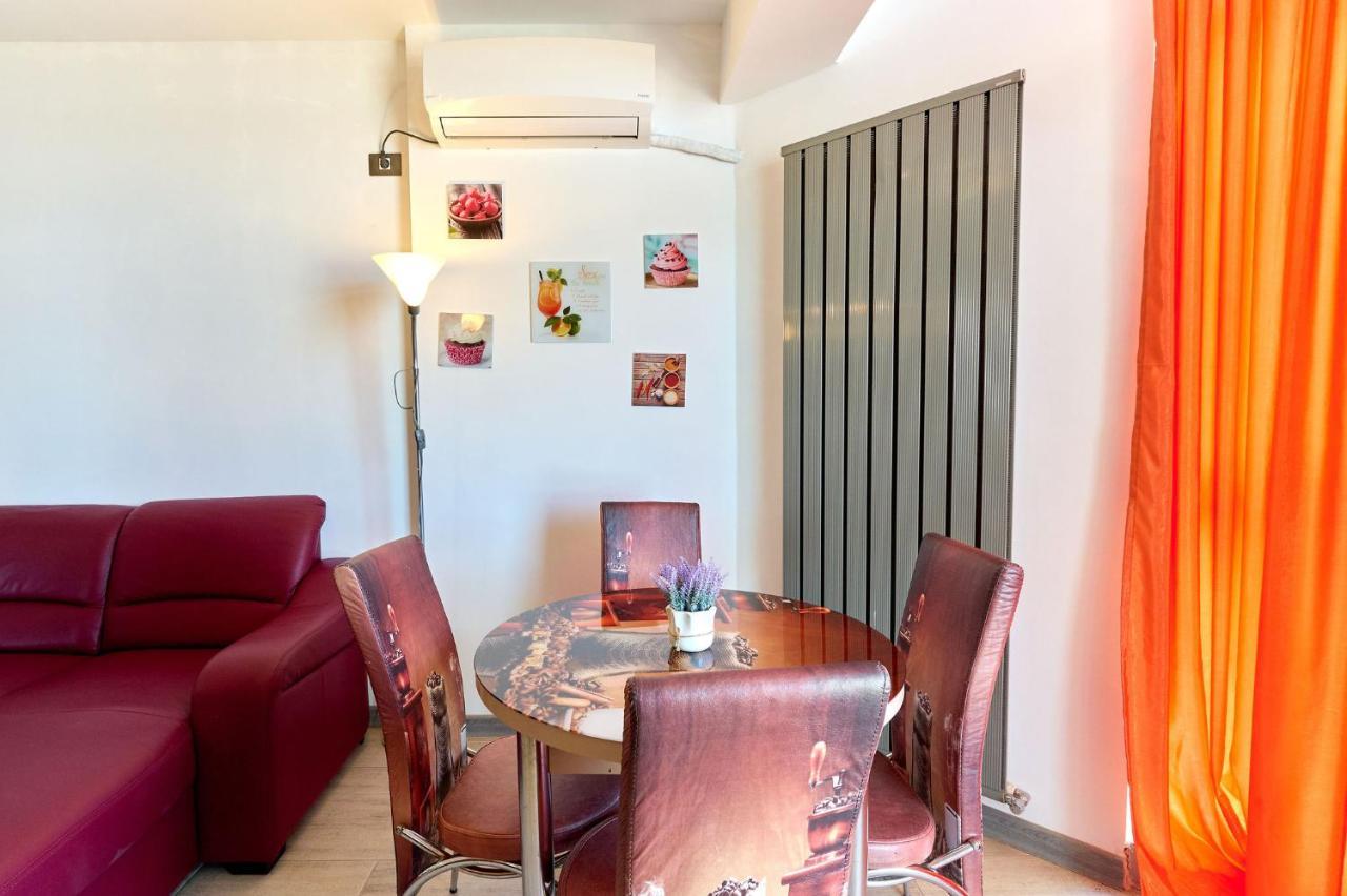 Glamour Red Apartment 22 In Spa Pool Resort Mamaia Kültér fotó